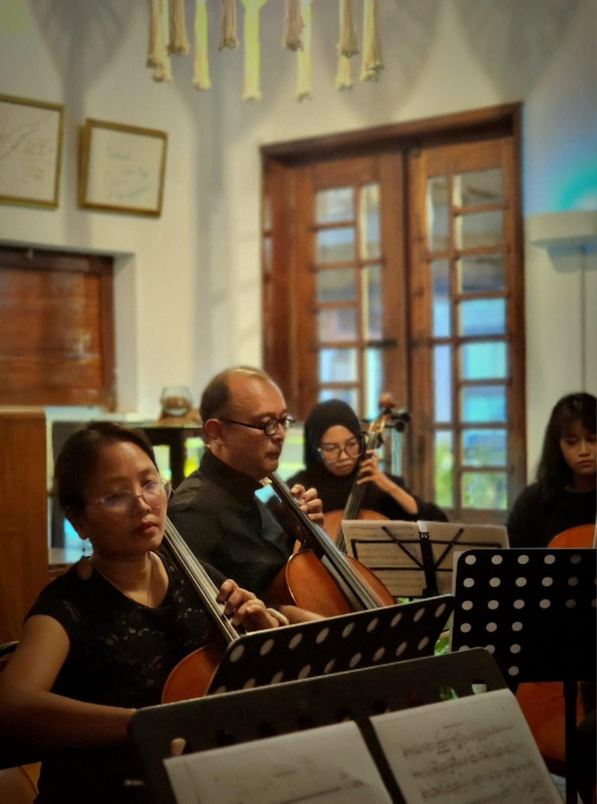Intimate Cello Rehearsal